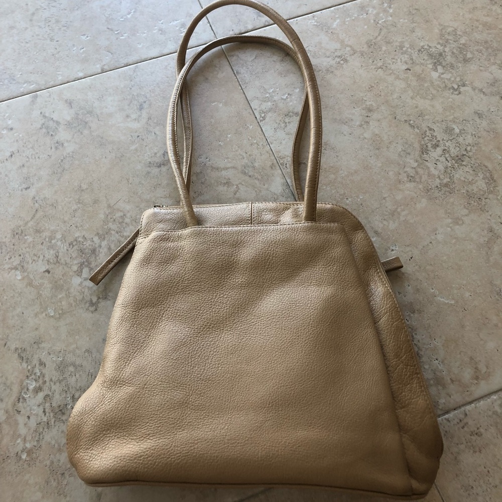 Clark’s convertible purse